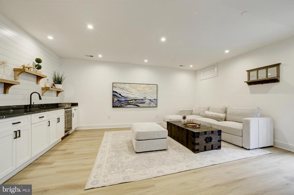 10024 SINNOTT DRIVE