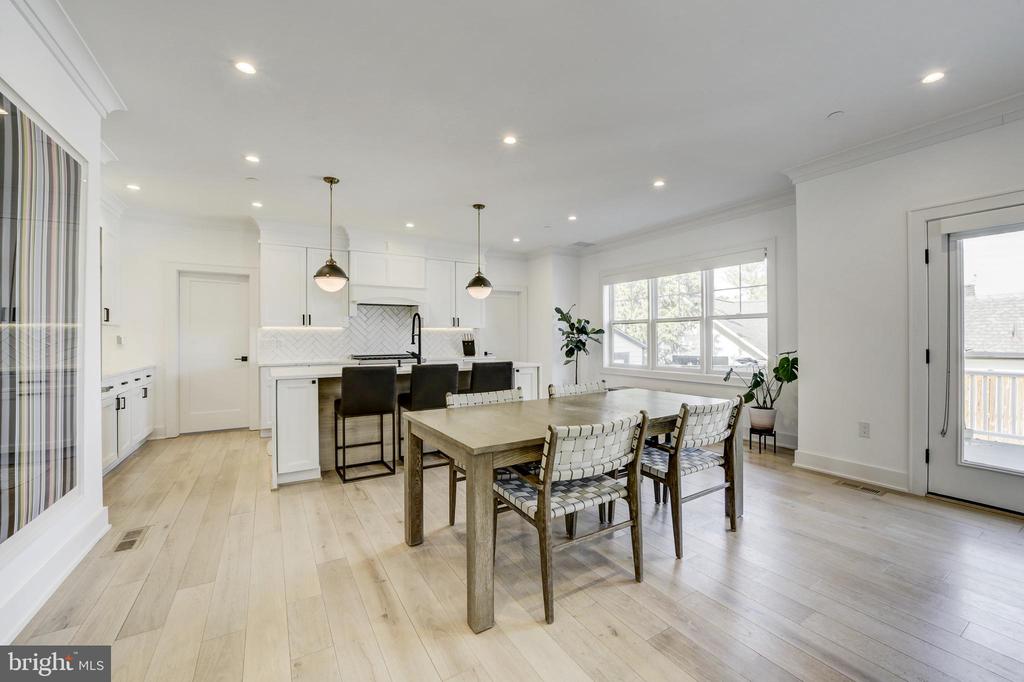 10024 SINNOTT DRIVE