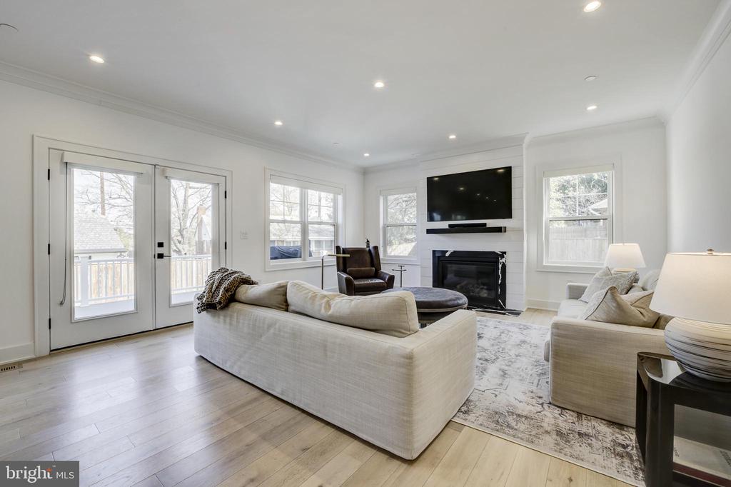 10024 SINNOTT DRIVE