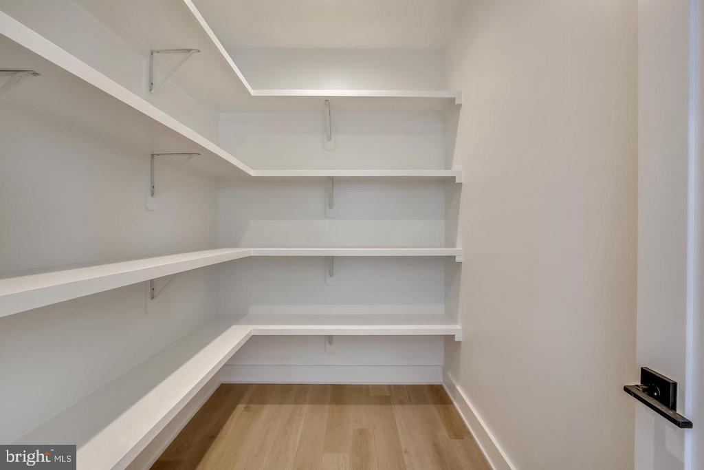 10024 SINNOTT DRIVE