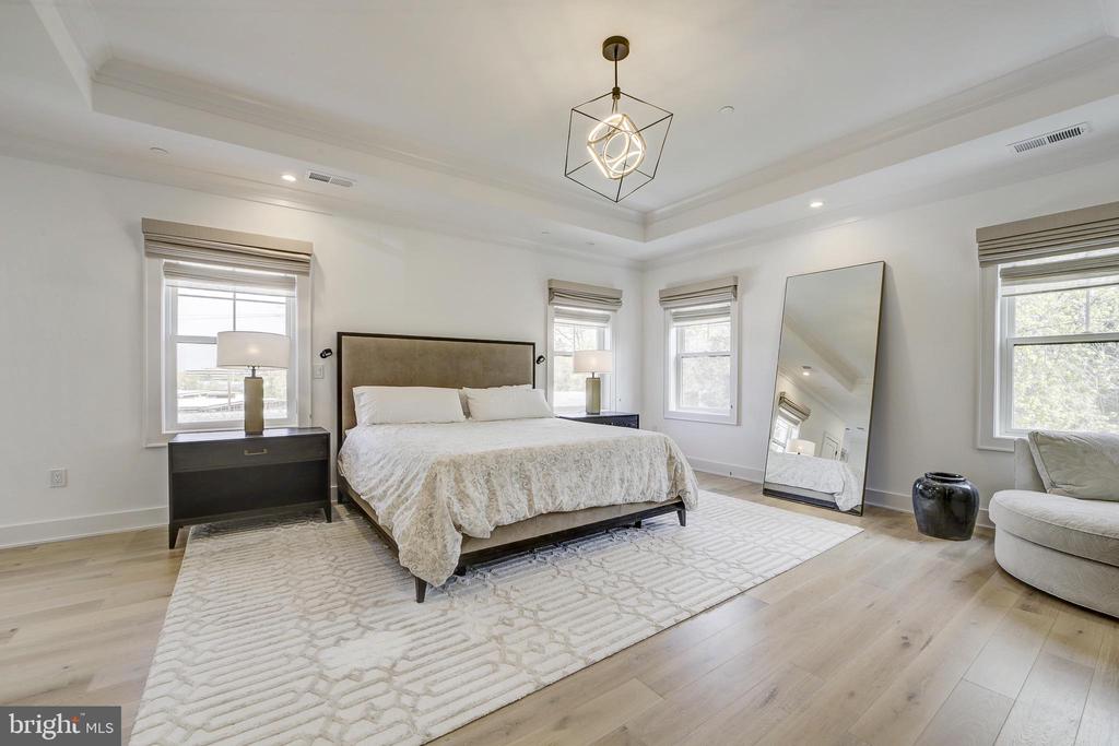10024 SINNOTT DRIVE
