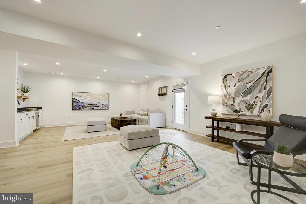 10024 SINNOTT DRIVE