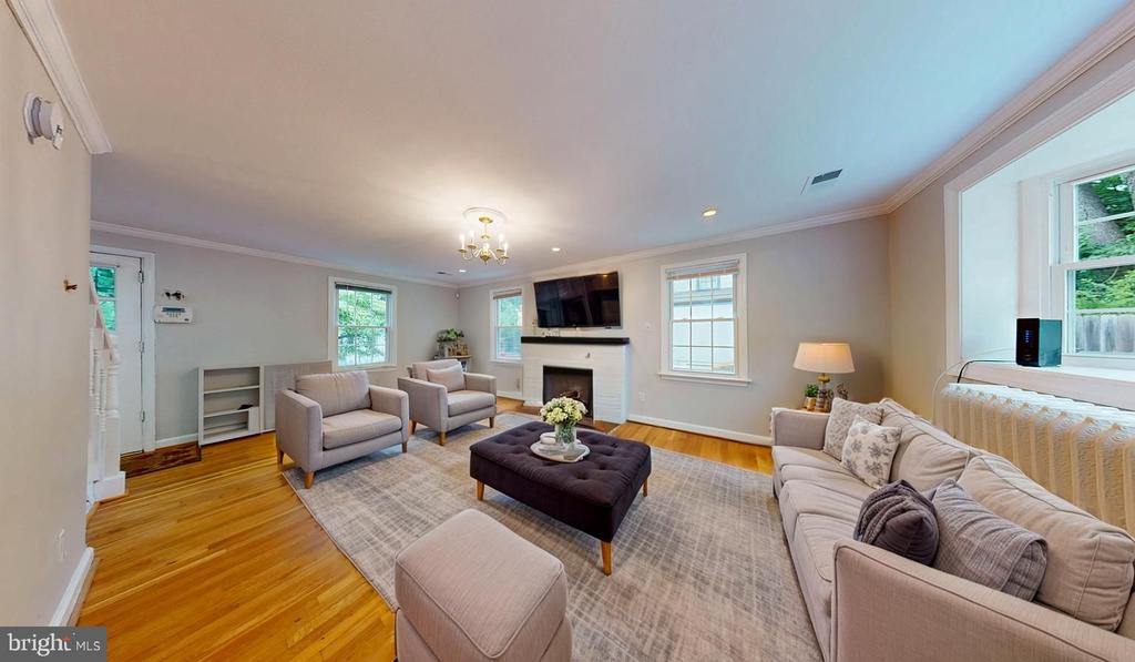 2116 LINDEN LANE