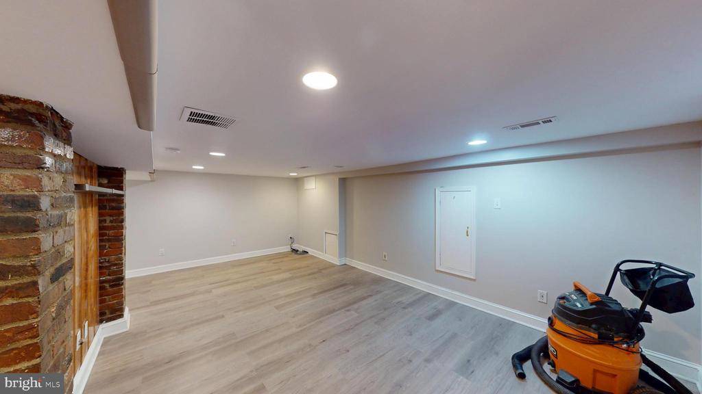 2116 LINDEN LANE