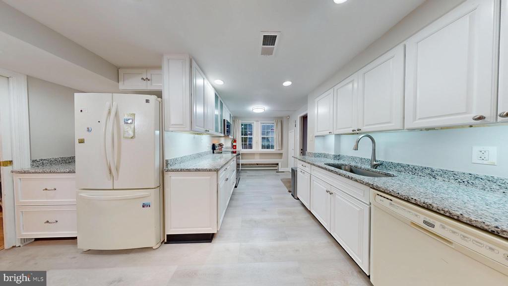 2116 LINDEN LANE
