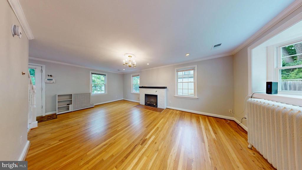 2116 LINDEN LANE
