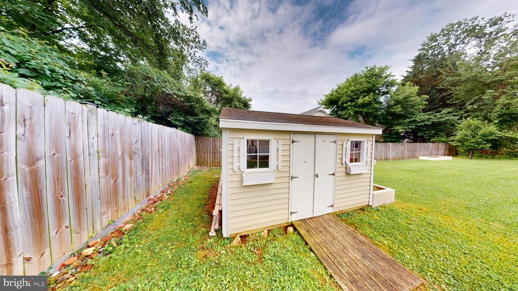 2116 LINDEN LANE