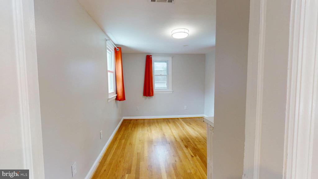 2116 LINDEN LANE