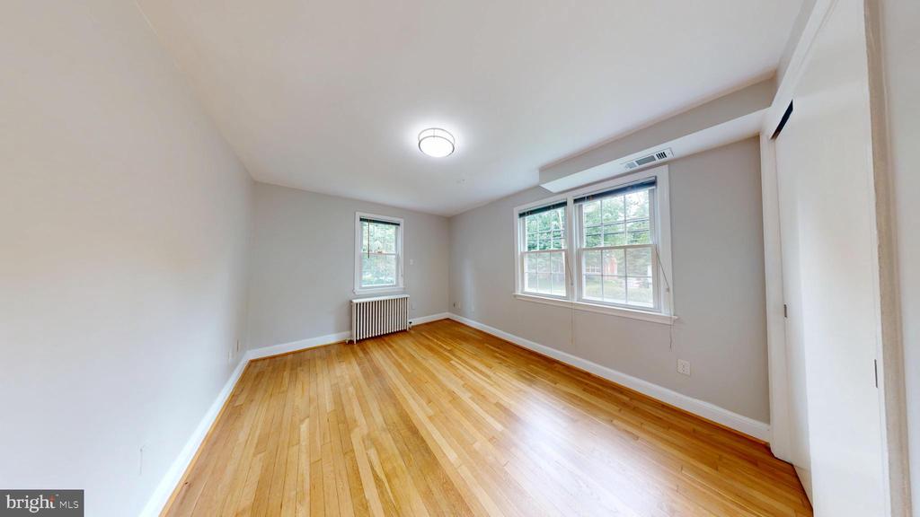2116 LINDEN LANE