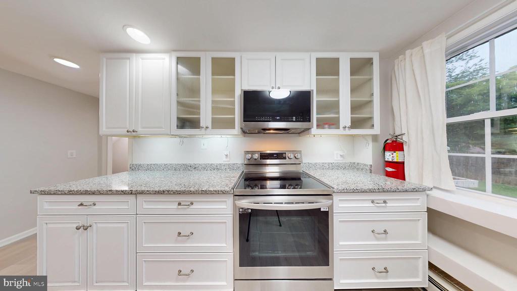 2116 LINDEN LANE