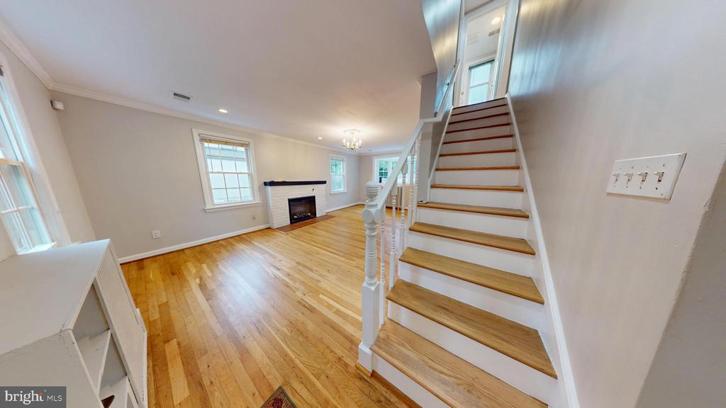 2116 LINDEN LANE