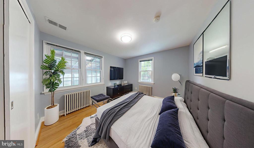 2116 LINDEN LANE