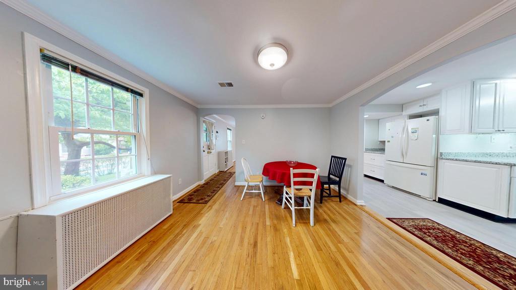 2116 LINDEN LANE