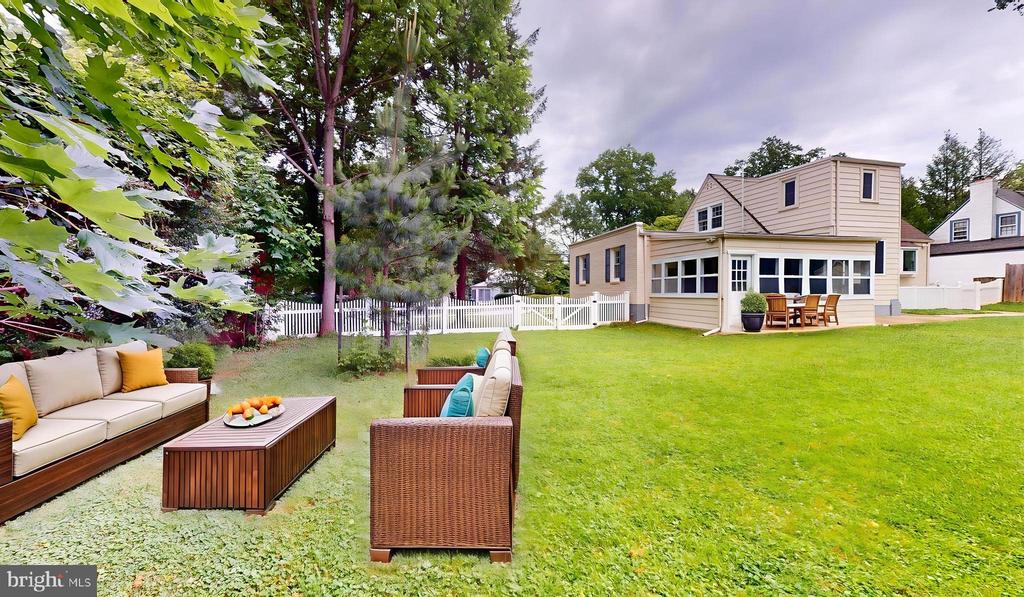 2116 LINDEN LANE