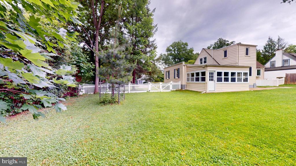 2116 LINDEN LANE