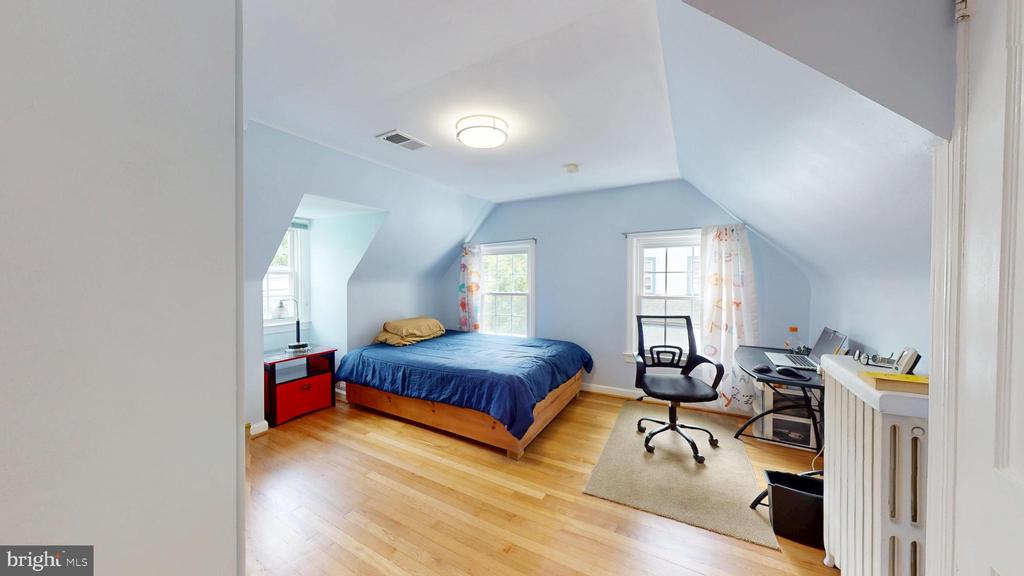 2116 LINDEN LANE