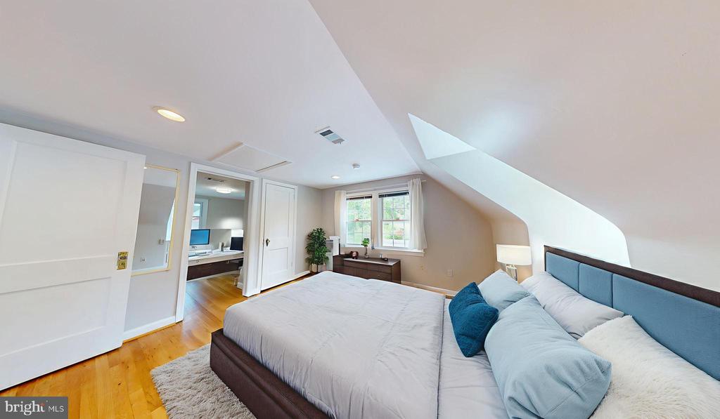 2116 LINDEN LANE