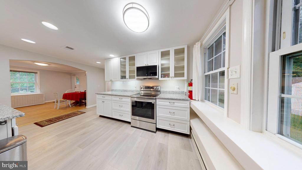 2116 LINDEN LANE
