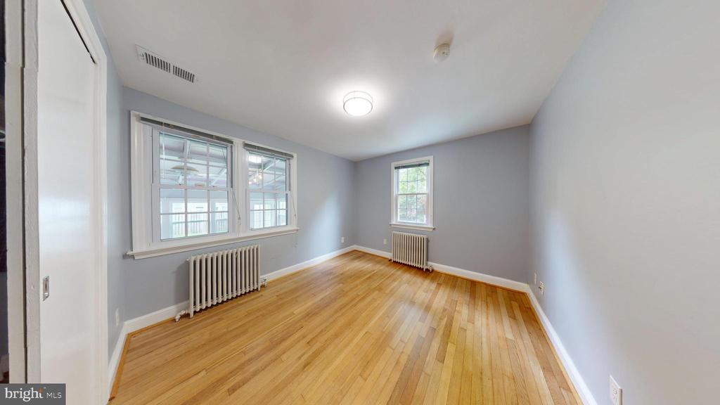 2116 LINDEN LANE