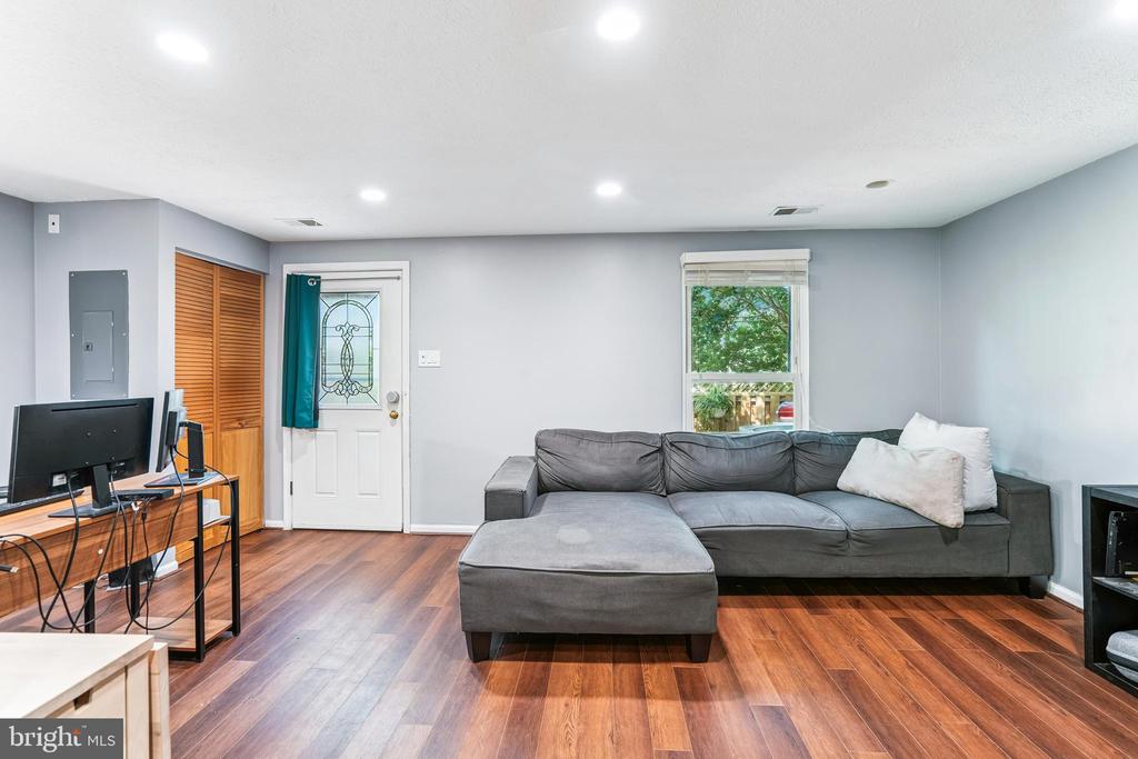 13213 WHITECHURCH CIRCLE