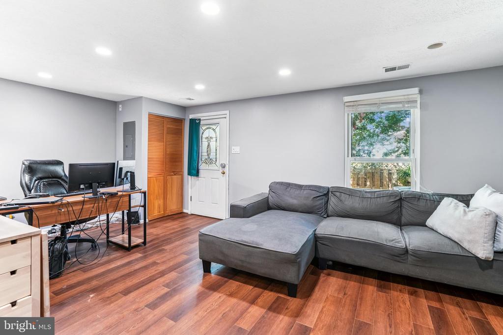 13213 WHITECHURCH CIRCLE