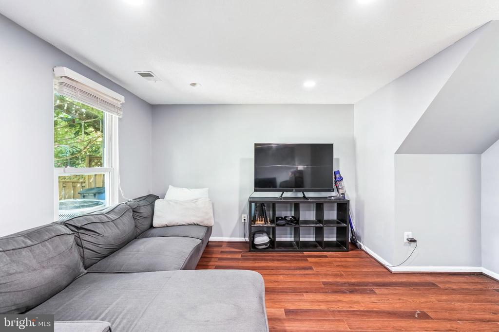 13213 WHITECHURCH CIRCLE