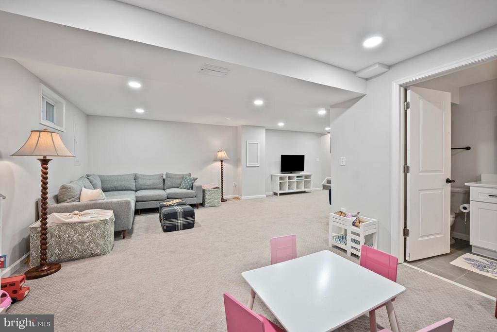 512 ELLSWORTH DRIVE