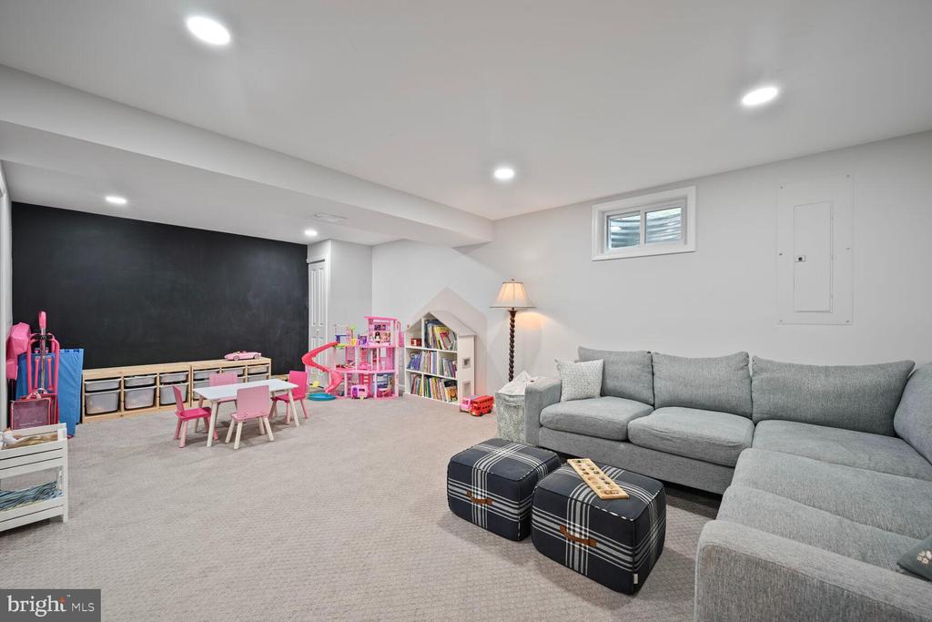 512 ELLSWORTH DRIVE