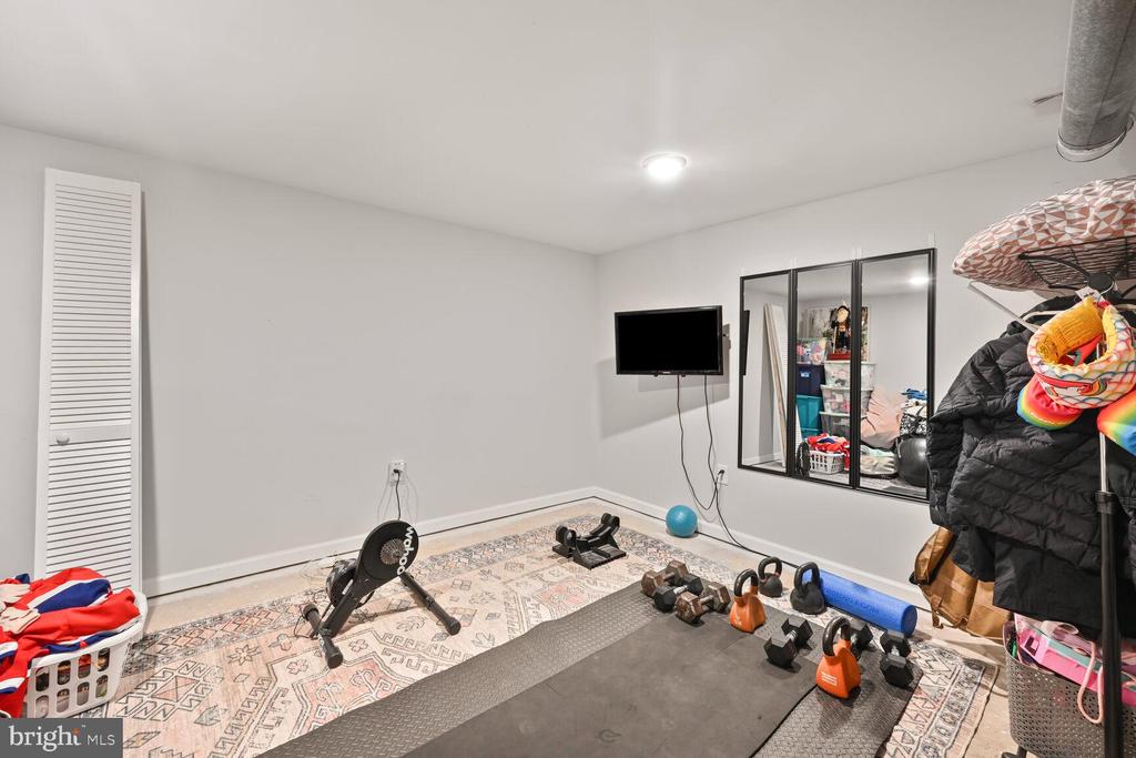 512 ELLSWORTH DRIVE