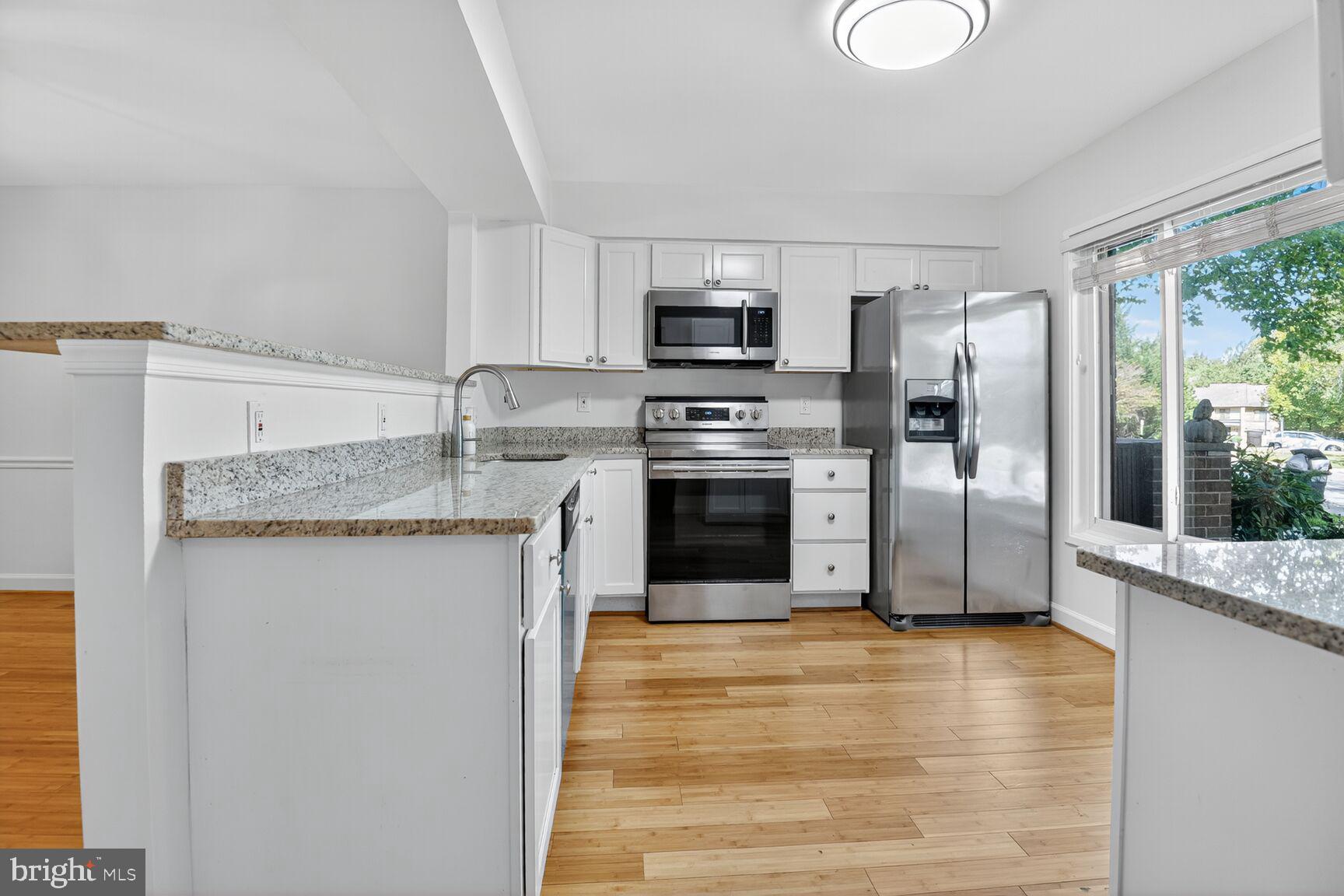 9722 SHADOW OAK DRIVE
