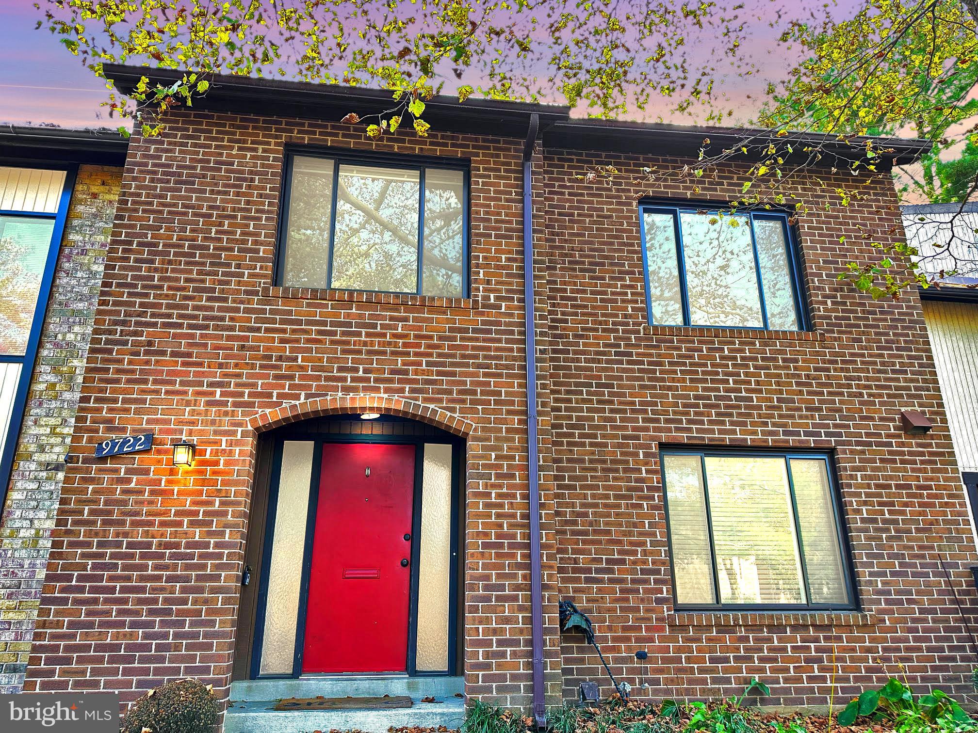 9722 SHADOW OAK DRIVE