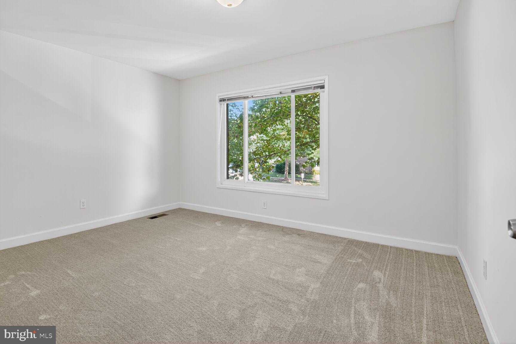 9722 SHADOW OAK DRIVE
