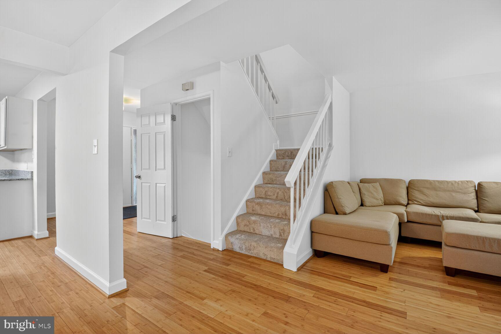 9722 SHADOW OAK DRIVE