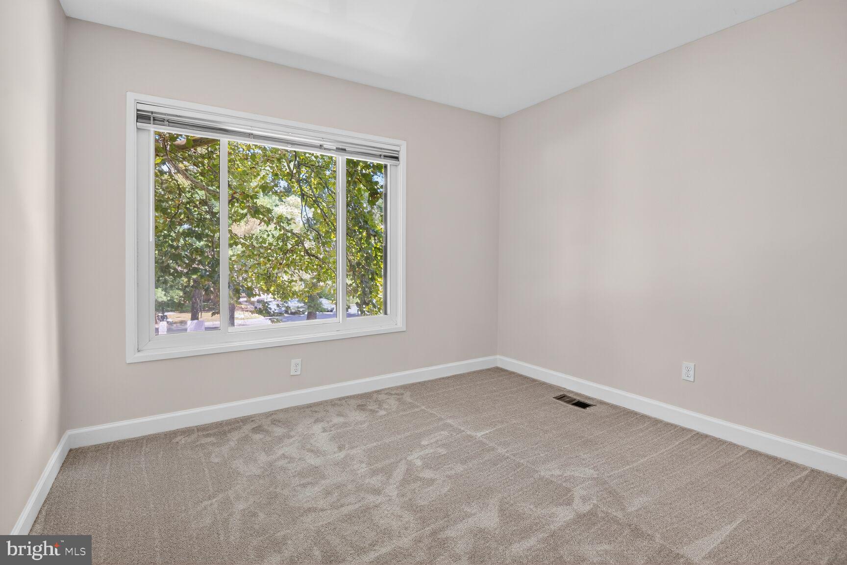 9722 SHADOW OAK DRIVE