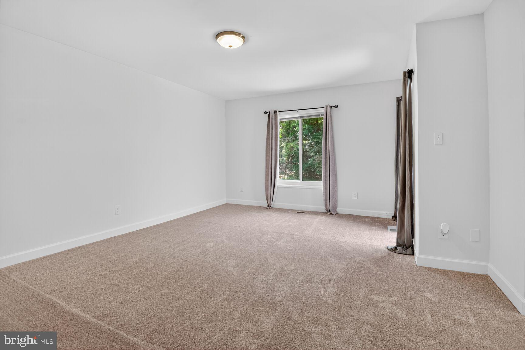 9722 SHADOW OAK DRIVE
