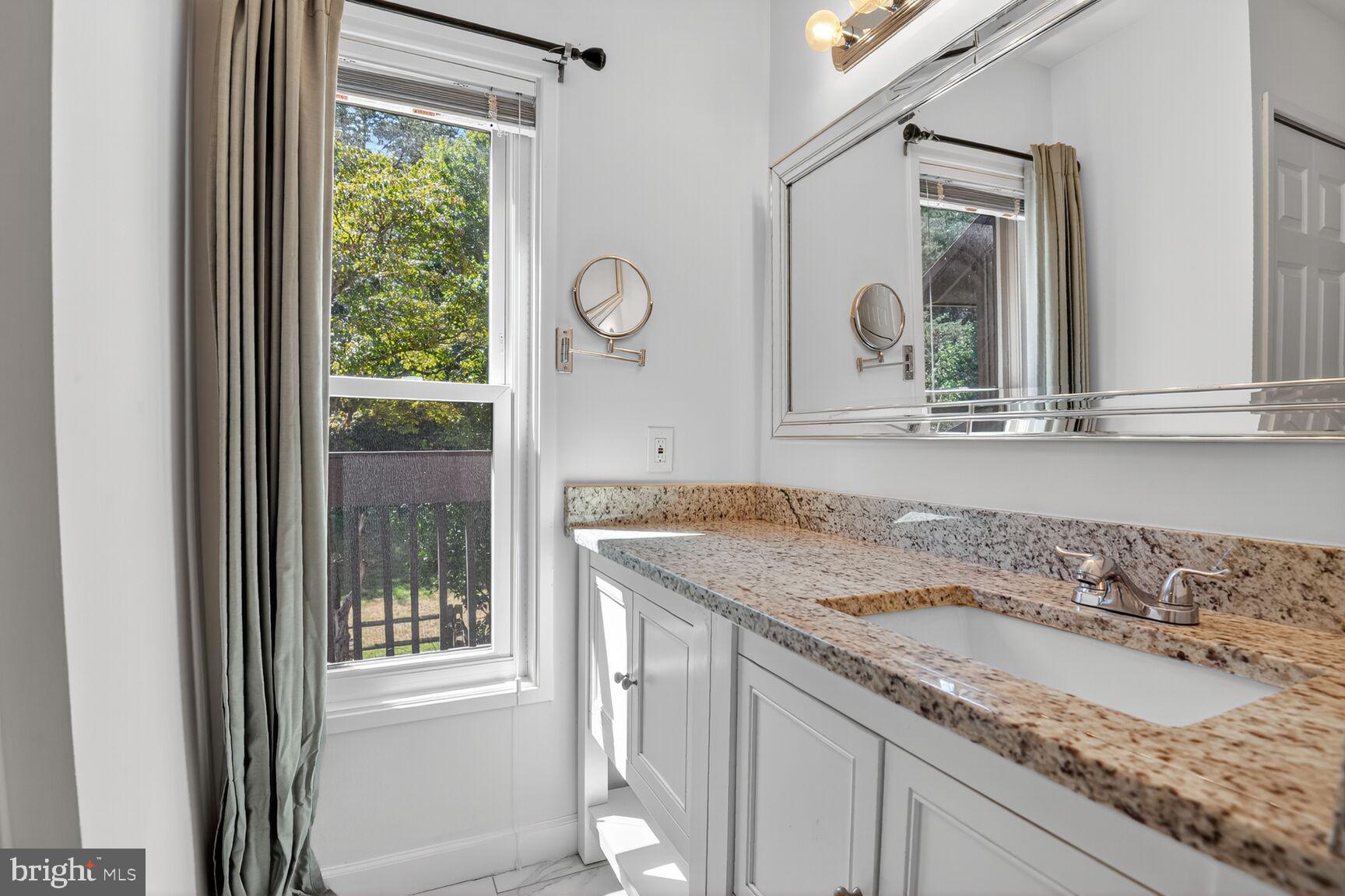9722 SHADOW OAK DRIVE