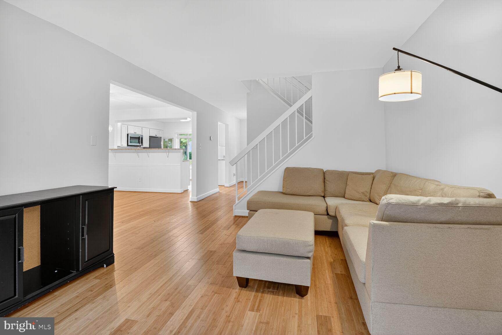 9722 SHADOW OAK DRIVE