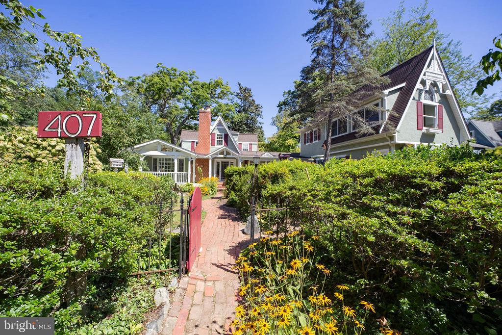 407 ACORN LANE