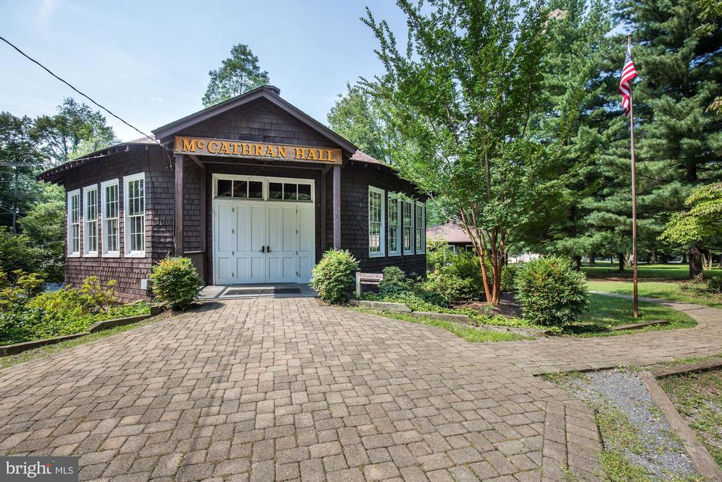 407 ACORN LANE