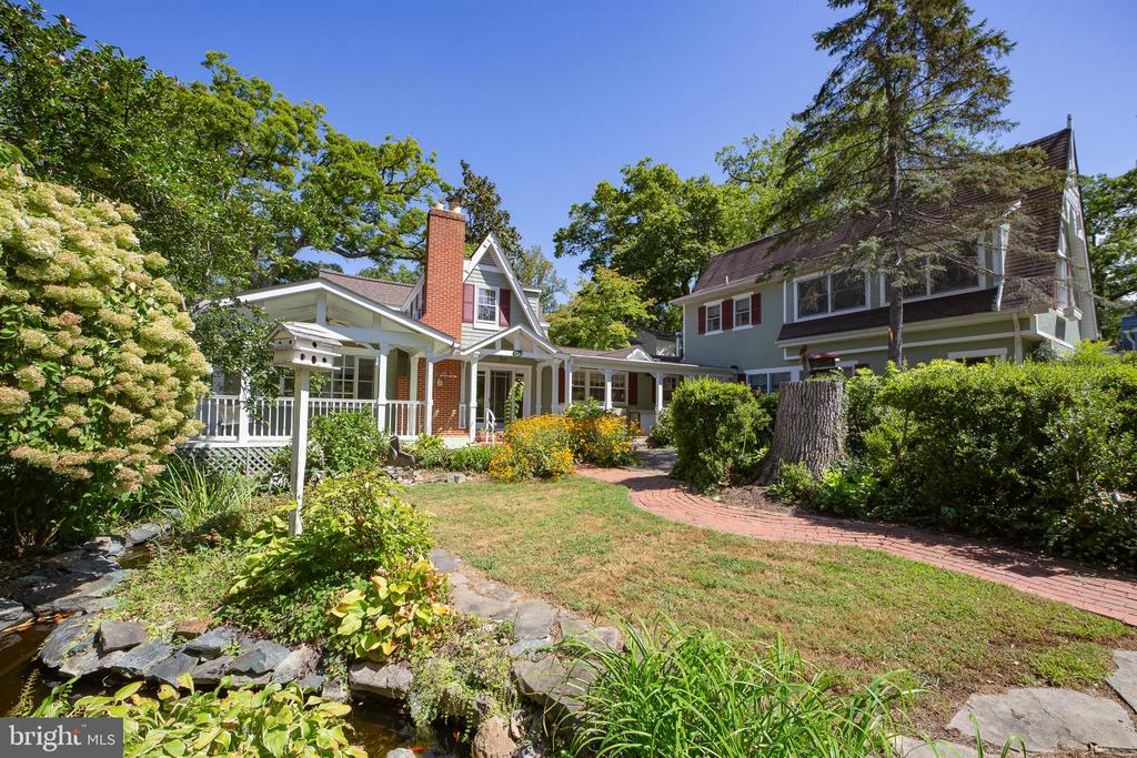 407 ACORN LANE