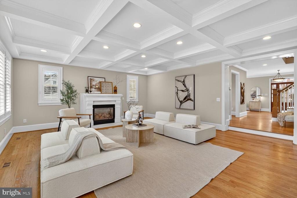 10105 CRESTWOOD ROAD