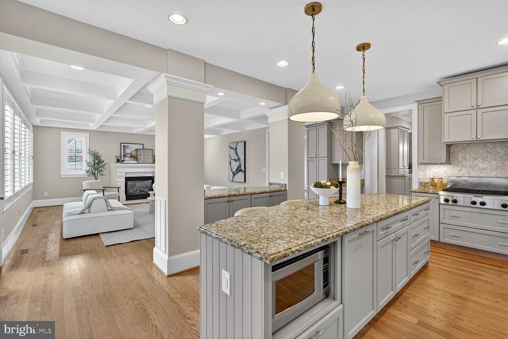 10105 CRESTWOOD ROAD