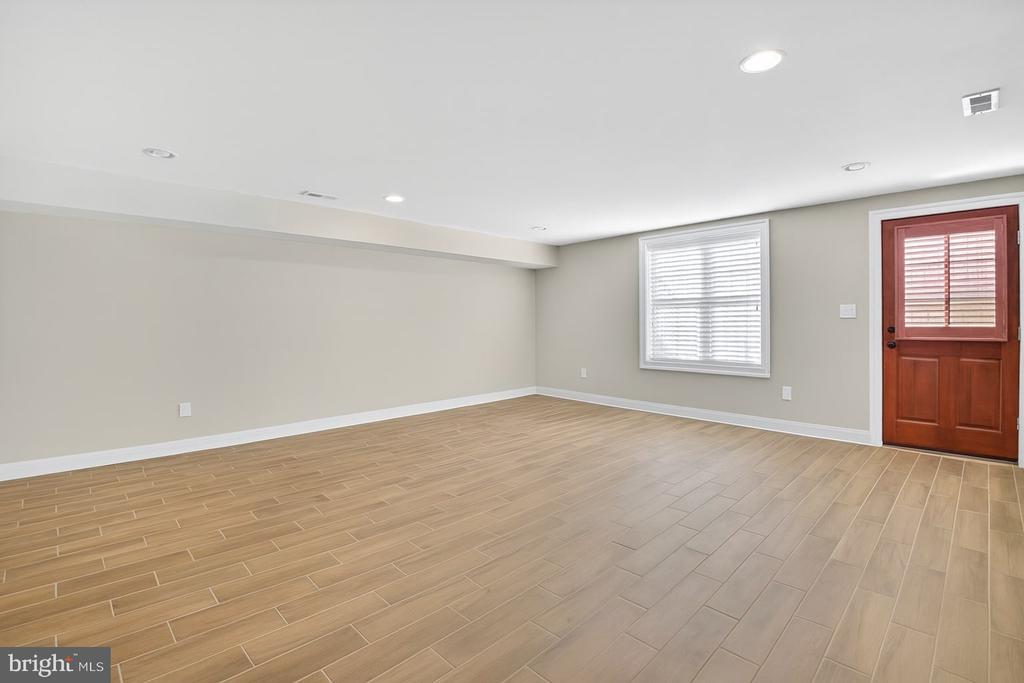 10105 CRESTWOOD ROAD