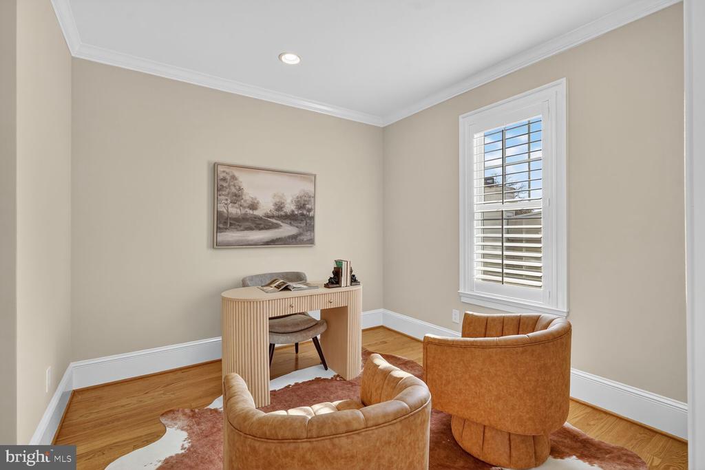 10105 CRESTWOOD ROAD