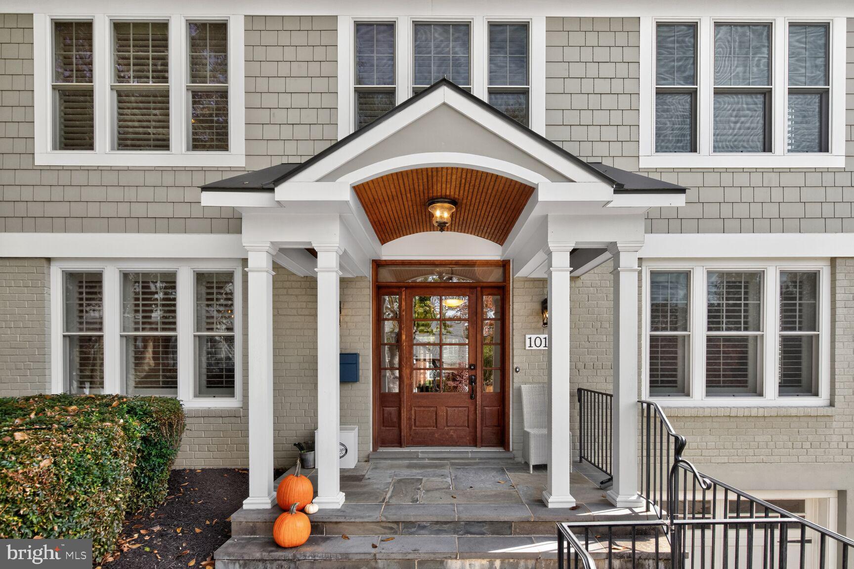 10105 CRESTWOOD ROAD