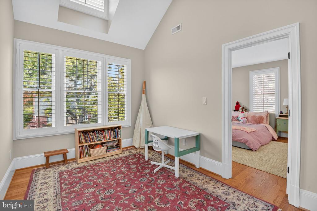 10105 CRESTWOOD ROAD