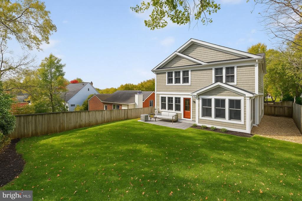 10105 CRESTWOOD ROAD