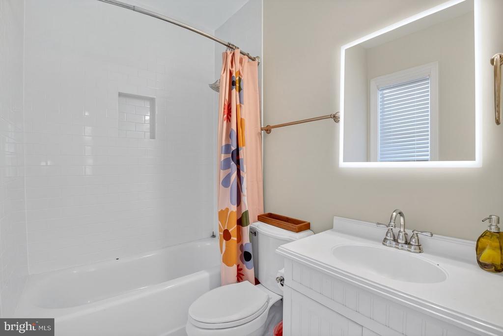 10105 CRESTWOOD ROAD