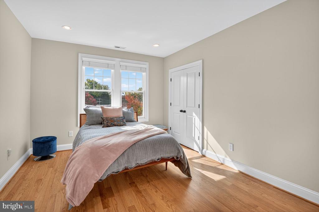 10105 CRESTWOOD ROAD