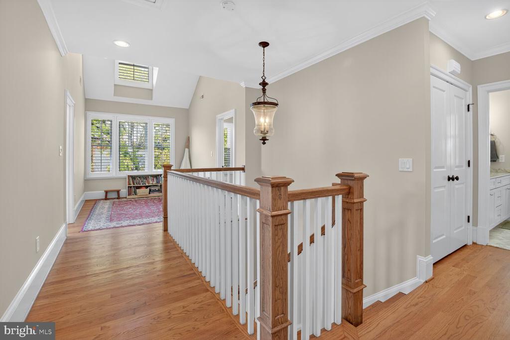10105 CRESTWOOD ROAD